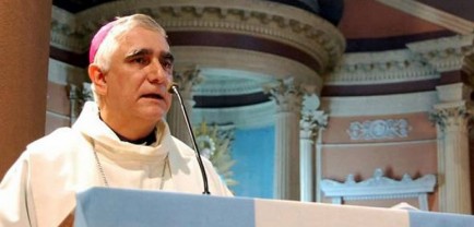 “Tuve novias, me gustaba salir, pero sentí el llamado de Jesús”, dijo Jorge Lozano en una entrevista. También comentó que vivió en un conventillo junto a cinco familias; trabajó en una fábrica de alpargatas y hasta hizo sonido en boliches.