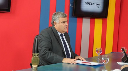 El Diputado Acu�a pidi� la renuncia del Ministro Ra�l Lamberto