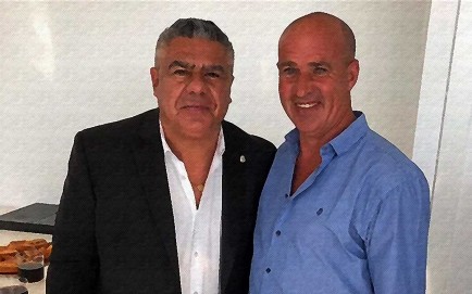 El encargado de la representacin en Buenos Aires es Edgardo Zin. Luego de la realidad, pintar como querer..