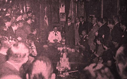 Perón con la CD de UDA. El líder político se preocupó por la educación de gestión pública y gratuita pensada para las/os hijos de las/os trabajadoras/es.