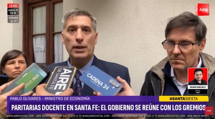 En la imagen los Ministros de Econom�a y Educaci�n, Pablo Olivares y Jos� Goity, antes de la reuni�n paritaria con los docentes