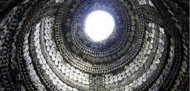Nadie sabe quin la hizo ni por qu. Algunos pensaban que era un templo y otros el lugar de reunin de una secta secreta.