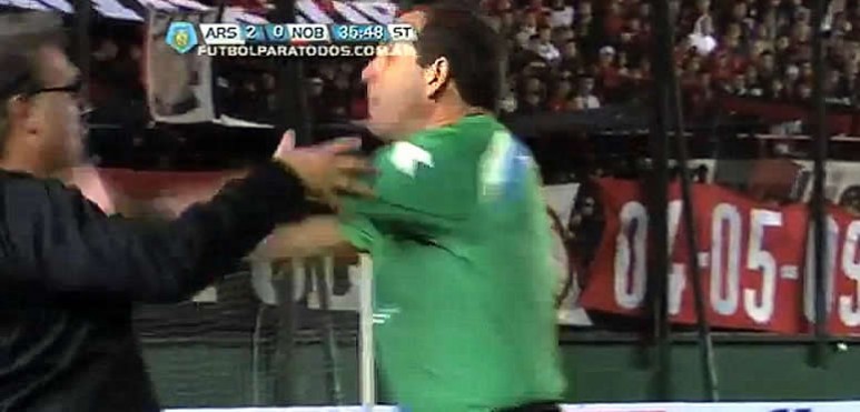Arsenal superó a Newell's 2 a 0 y lo privó de recuperar la punta del Torneo Final.