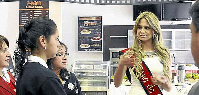 En la Plaza de las Amricas.  La reina de Quito Silvana Di Mella realiz el lanzamiento de la campaa  Este contenido ha sido publicado originalmente por Diario EL COMERCIO en la siguiente direccin: http://www.elcomercio.com/quito/Quito-acoso_escolar-Silvana_Di_Mella-bullying_0_916708325.html. Si est pensando en hacer uso del mismo, por favor, cite la fuente y haga un enlace hacia la nota original de donde usted ha tomado este contenido. ElComercio.com