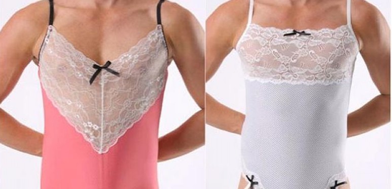 La firma Homme Mystere cre una polmica coleccin de ropa interior de encaje y puntillas diseados para la anatoma masculina. Intenta cumplir deseos o slo aumentar las ventas? Qu pensaras si tu chico llega a la habitacin con un body o una colaless? 