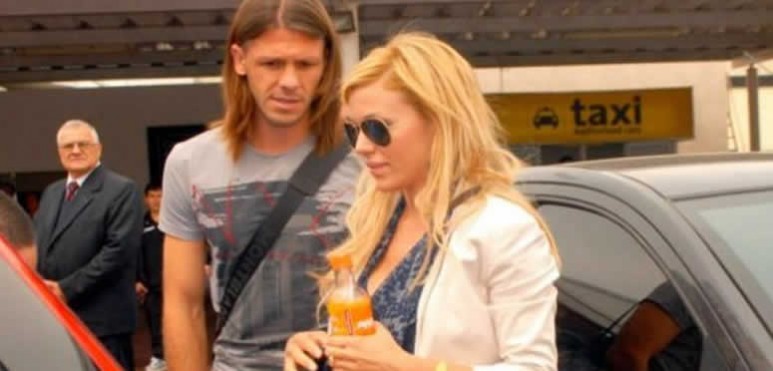 La modelo se encuentra apoyando a Martn Demichelis luego de que el padre del jugador falleciera en un accidente de trnsito.
