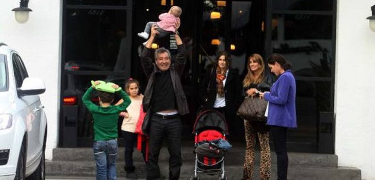 Pamela David le festejó a su marido sus 60 años. Al mediodía, con la familia. A la noche, en el Club Hípico Argentino y rodeado de 140 invitados