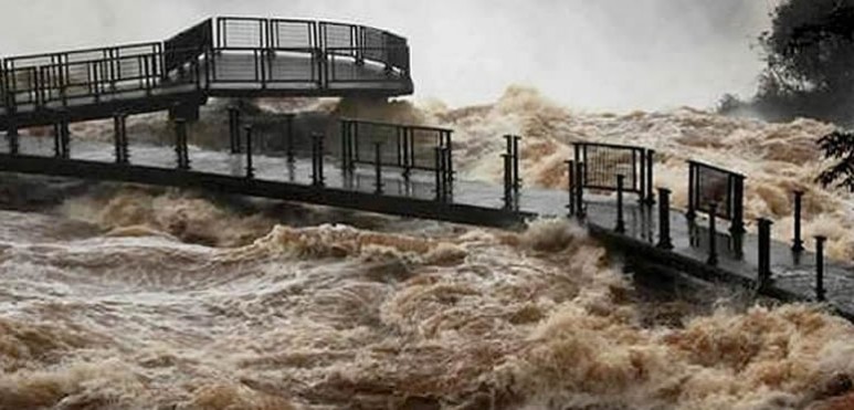 Los servicios turísticos en la zona se encuentran suspendidos a raíz de las inundaciones en las cuencas de los ríos, donde pasa 10 veces más agua de lo habitual