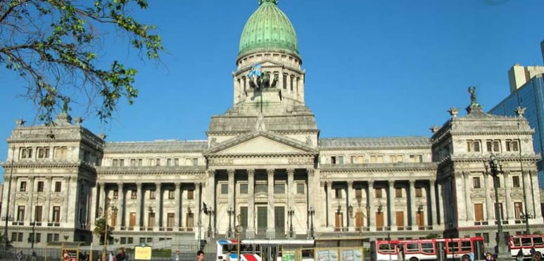 ¿Qué son las encuestas?. ¿Cuándo comenzaron a gravitar en el tormentoso ánimo de los candidatos?. ¿Definen de verdad las elecciones?.