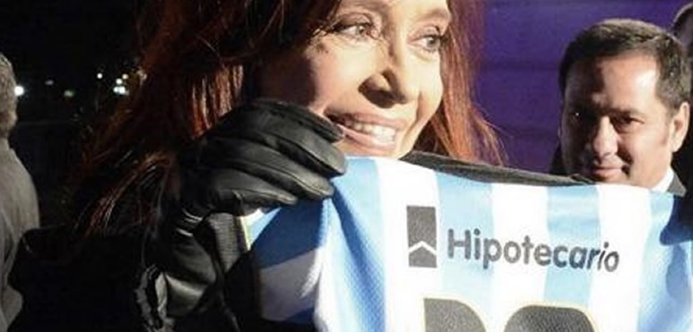 Antes de la fecha prevista, Rocío García dejó el sanatorio con el nieto presidencial: se fueron el miércoles, casi a medianoche.