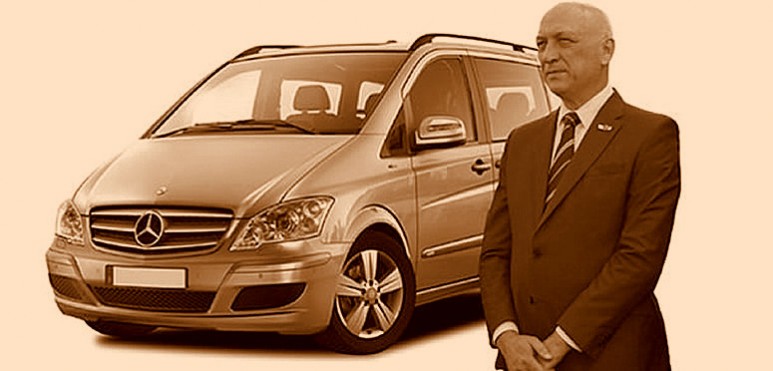 Mientras el Papa Francisco pidió a los líderes del mundo ser sencillos y austeros, el Gobernador de la Provincia compró a una concesionaria de Rosario, sin licitación, un Mercedes Benz modelo Viano 2.2 CDI Trend que costó $381.000.