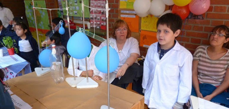 Esta maana en la escuela N 110 de Posadas y en la Escuela N 185 de Candelaria, se dio inicio a las instancias zonales de la Feria de Ciencia, Educacin, Arte y Tecnologa