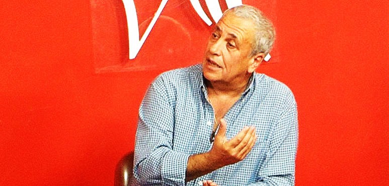 El dirigente no neg tener relacin con los barrabravas. No contest sobre el pasivo del club. Fue poco claro sobre la situacin de Emanuel Gigliotti. Se mostr en desacuerdo con algunos refuerzos. Admiti opiniones encontradas y discusiones en la Comisin Directiva. Critic duro a agrupaciones opositoras. Defendi transferencias de jugadores, entre otros temas. (Foto: Fabri Forns)