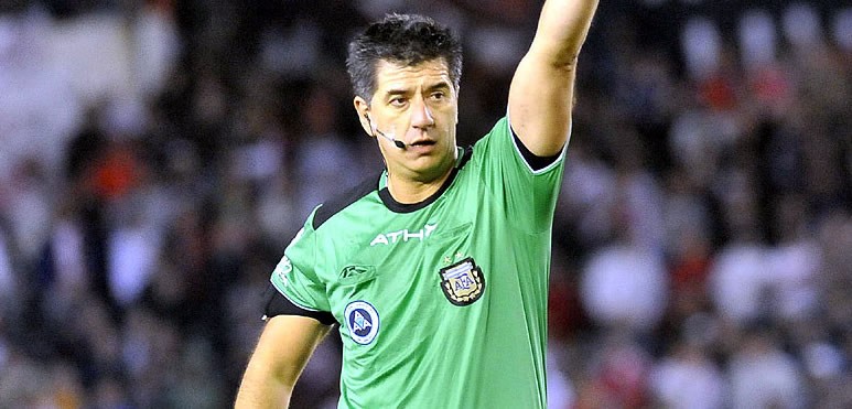 El árbitro del polémico Belgrano-Boca, que hizo su descargo después del encuentro por el que fue suspendido, admitió haber recibido llamados y mensajes intimidatorios. “Alguien publicó mis números de teléfono en internet, hay una psicosis total”, disparó