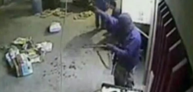 Ocurrió el martes pasado, cuando hombres encapuchados ingresaron al local armados y con chalecos antibalas. El dueño del local sospecha que puede tratarse de policías.