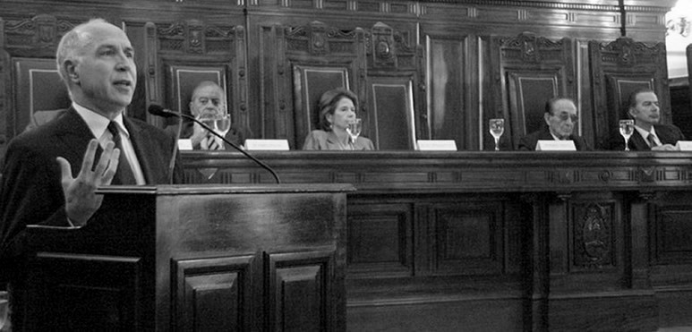 El presidente de la Corte Suprema, Ricardo Lorenzetti, aseguró que hay que buscar acuerdos para luchar contra el avance de las mafias
