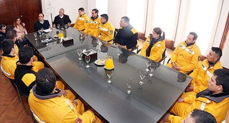 El intendente José Corral encabezó un acto para resaltar la labor realizada en Rosario por los santafesinos que integran el Grupo Especial de Rescate Zapadores