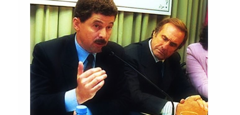 La defensa del ex mandatario municipal formalizó ayer el planteo, en Sentencia Nº 6. El juez Urdiales suspendió el trámite de la causa principal para resolver a la brevedad.