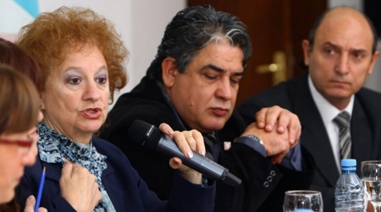 Argentina no posee un protocolo general para las instituciones educativas y son pocas las provincias que hacen uso de este documento (En la imagen Mara Ins Vollmer -est trabajando el protocolo provincial-)