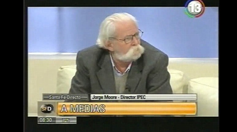 De acuerdo con un informe publicado por el IPEC, el 44,1% de los hogares santafesinos no poseen cloacas mientras que el 50,49% no cuentan con el servicio de gas natural. Por otra parte el servicio de agua potable está cubierto en un 91,26%.