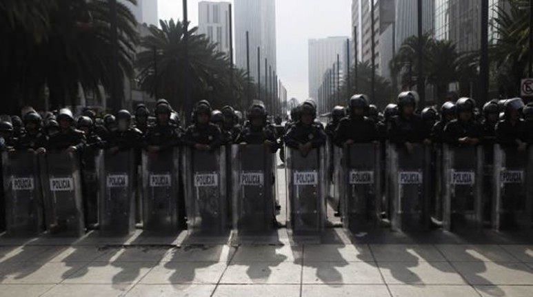 Luego de que las protestas magisteriales lo obligaran a cambiar los planes originales