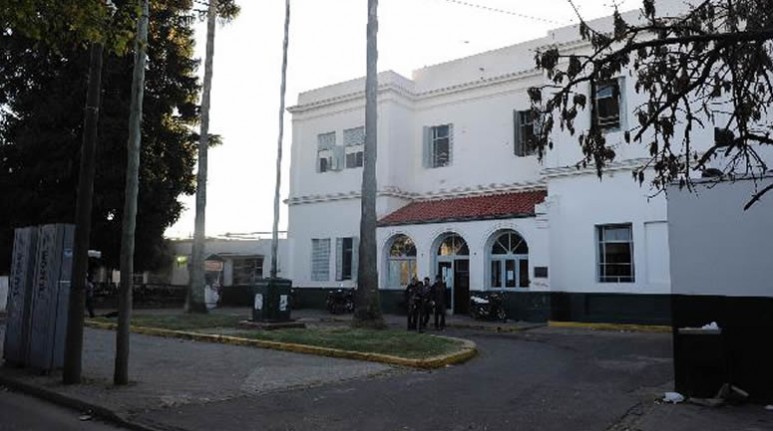 El primero de los asesinatos se produjo en Cabín 9 y según la versión preliminar ocurrió en una pelea entre vecinos. El segundo caso ocurrió en Vuelta de Obligado y Flamarión, en Rosario. Ya son 156 los casos de homicidios en lo que va del año.