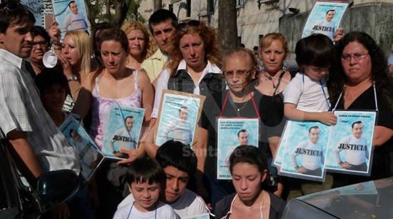 Se concentraron frente a la sociedad de Taximetristas y comenzaron su marcha: primero por la Comisaría Segunda, donde Jorge murió, luego a Tribunales y finalmente al ministerio de Seguridad, donde entregaron dos petitorios, pidiendo justicia