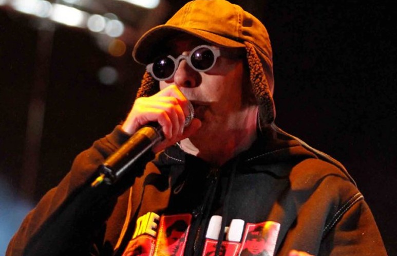 El ex cantante de los Redonditos de Ricota se present ante una masa incalculable de personas en el autdromo de San Martn. Repas clsicos de su etapa ricotera y algunos temas de su banda actual