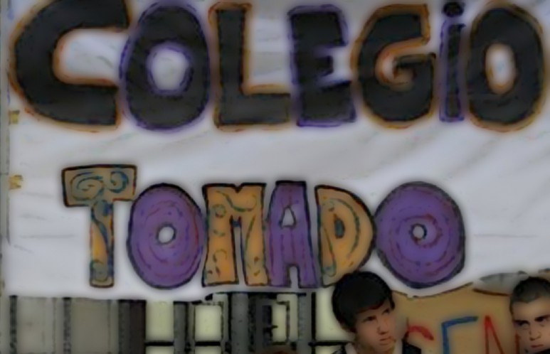 Ordenó reincorporar a dos estudiantes sancionados por la última toma