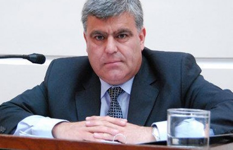 Legisladores del Frente para la Victoria presentarán hoy un proyecto de ley para crear una comisión bicameral investigadora que ventile los manejos del presidente del Ente Administrador del Puerto de Santa Fe, Marcelo Vorobiof