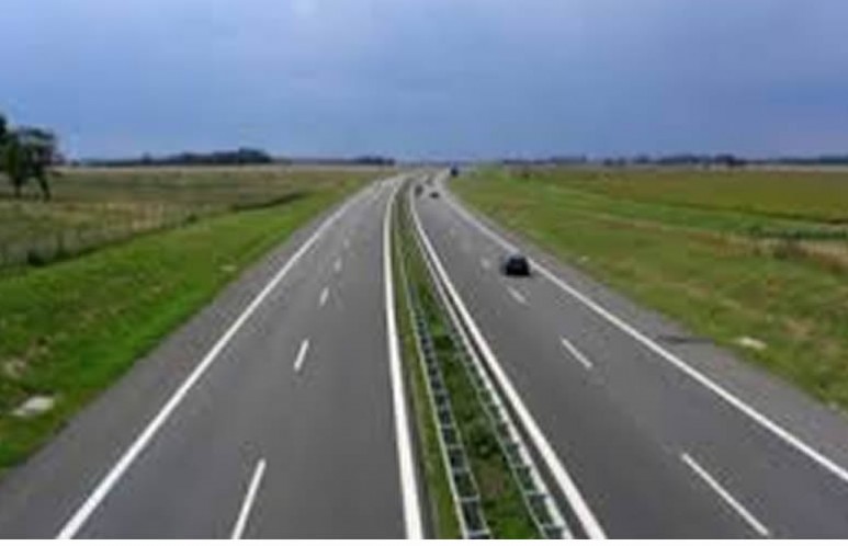 Fue durante la noche entre Villa María y Tío Pujio. El conductor del Gol terminó con fractura expuesta en una pierna al ser detenido.