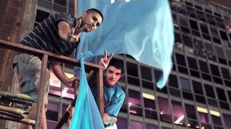 Seguidores y militantes provenientes de distintos barrios porteños y municipios del Gran Buenos Aires realizaban esta madrugada, bajo el lema