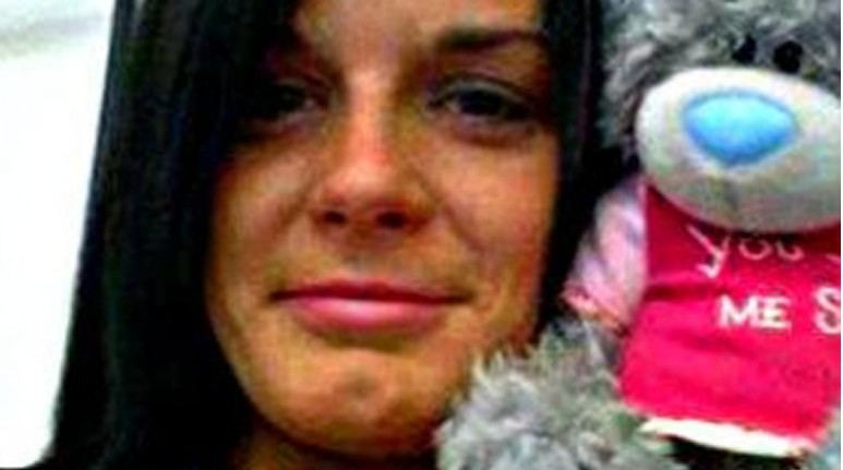 La nieta de un juez deber cumplir 5 aos de prisin por desvalijar hombres mayores a quienes seduca.