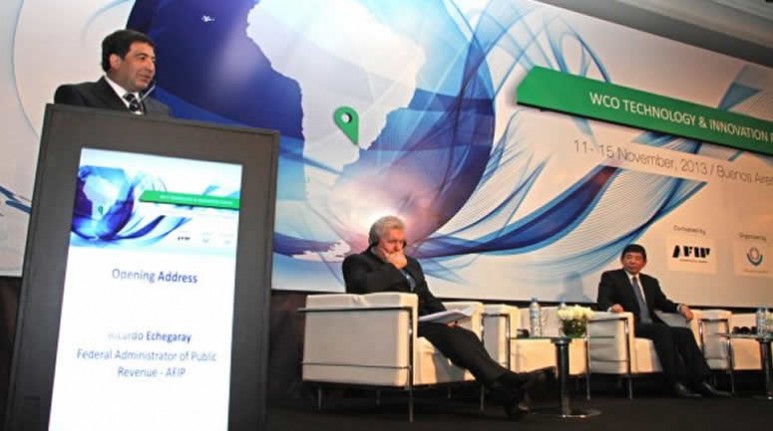 Así lo indicó el titular de la AFIP, Ricardo Echegaray, y resaltó la importancia de avanzar hacia un intercambio comercial fluido y transparente, con la aplicación de nuevas tecnologías.