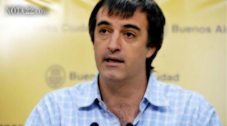 Por primera vez en 2014 y a dos das de la apertura de sesiones, los legisladores porteos comenzaron esta tarde debatir una bateria de proyectos que buscan dar una solucin al conflicto por la falla del sistema de inscripcin on line de alumnos en escuelas pblicas. En ese marco, tratarn la propuesta del interbloque kirchnerista de citar al Parlamento para una interpelacin al ministro de Educacin porteo, Esteban Bullrich.