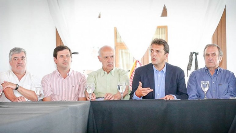 El diputado encabezó un almuerzo con Carlos Reutemann y Roberto Lavagna, además de ex gobernadores, intendentes y legisladores.