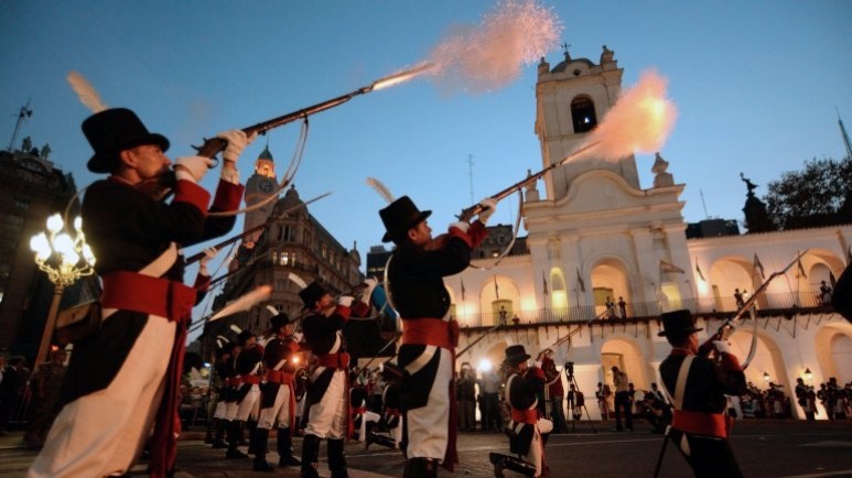 La Presidenta de la Nación habló ante una plaza repleta en el cierre de los festejos por la Semana de Mayo.