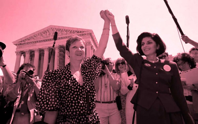 Norma McCorvey, izquierda, también conocida como Jane Roe en la decisión de 1973, a las afueras de la Corte Suprema en Washington en 1989