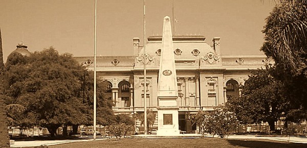 Santa Fe tiene el doble de empleados públicos que Rosario