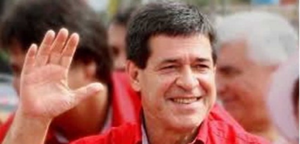 Un candidato acusado de narco y futbolero