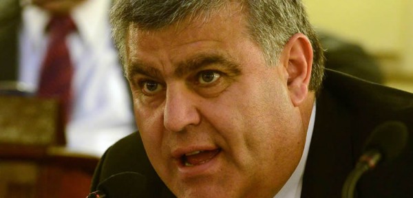 Acu�a avis� que los detenidos tienen tel�fonos celulares en las c�rceles