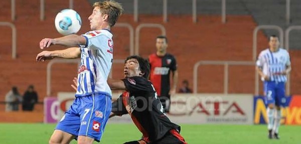Godoy Cruz gole� a Col�n, le quit� el 'invicto' y lo acecha en la tabla de la Sudamericana