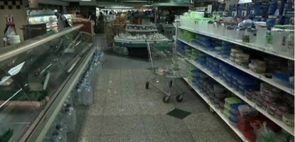 El desabastecimiento acorrala a Maduro