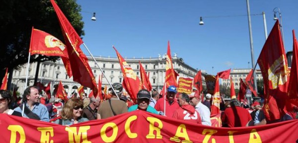 Decenas de miles de italianos salen a la calle para exigir al Gobierno la creaci�n de empleo