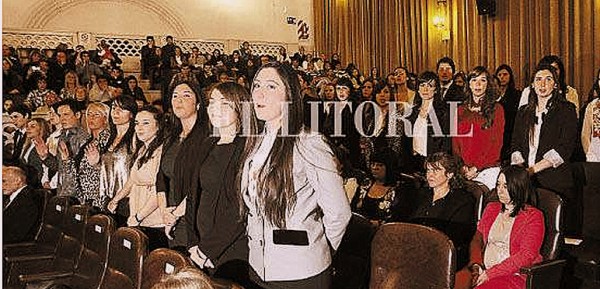 Egres el primer grupo de mdicos formados en la UNL