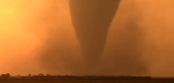 Al menos doce muertos por una serie de tornados en Estados Unidos