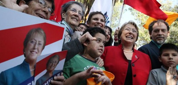Bachelet mantiene el suspenso sobre un posible giro a la izquierda
