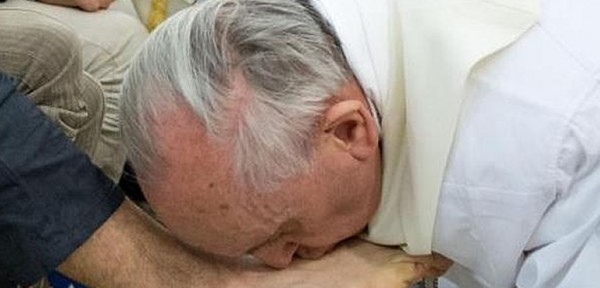 Francisco escribe a j�venes condenados a cadena perpetua en Los �ngeles