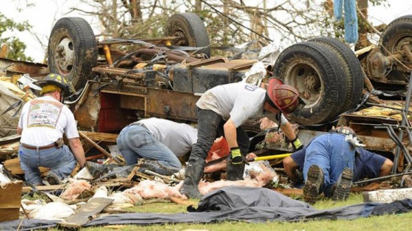 Tornado mata al menos 51 personas