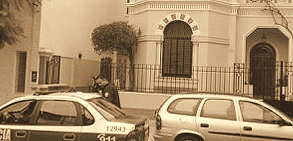 Despu�s de robarle el auto, le dan plata para el rem�s